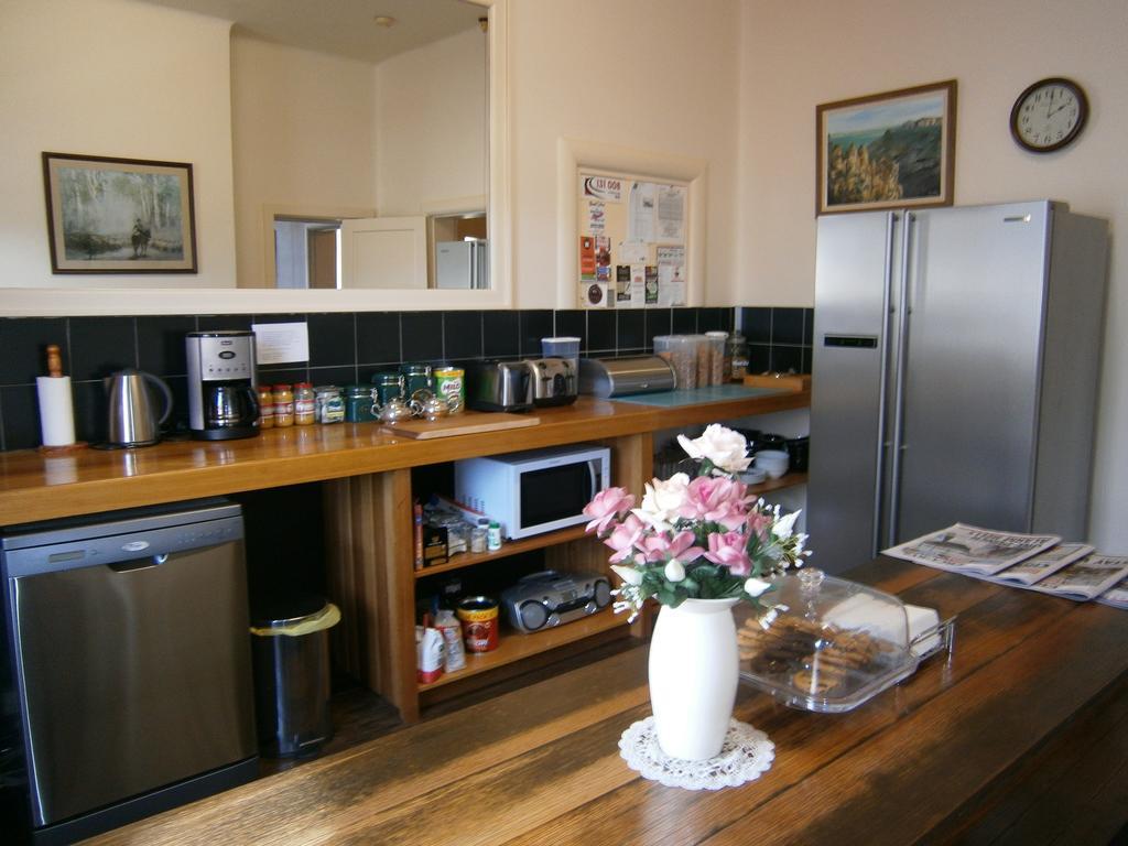 Edinburgh Gallery Bed & Breakfast Hobart Bagian luar foto