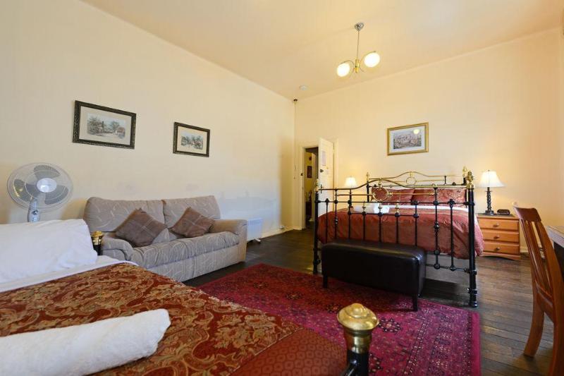 Edinburgh Gallery Bed & Breakfast Hobart Bagian luar foto