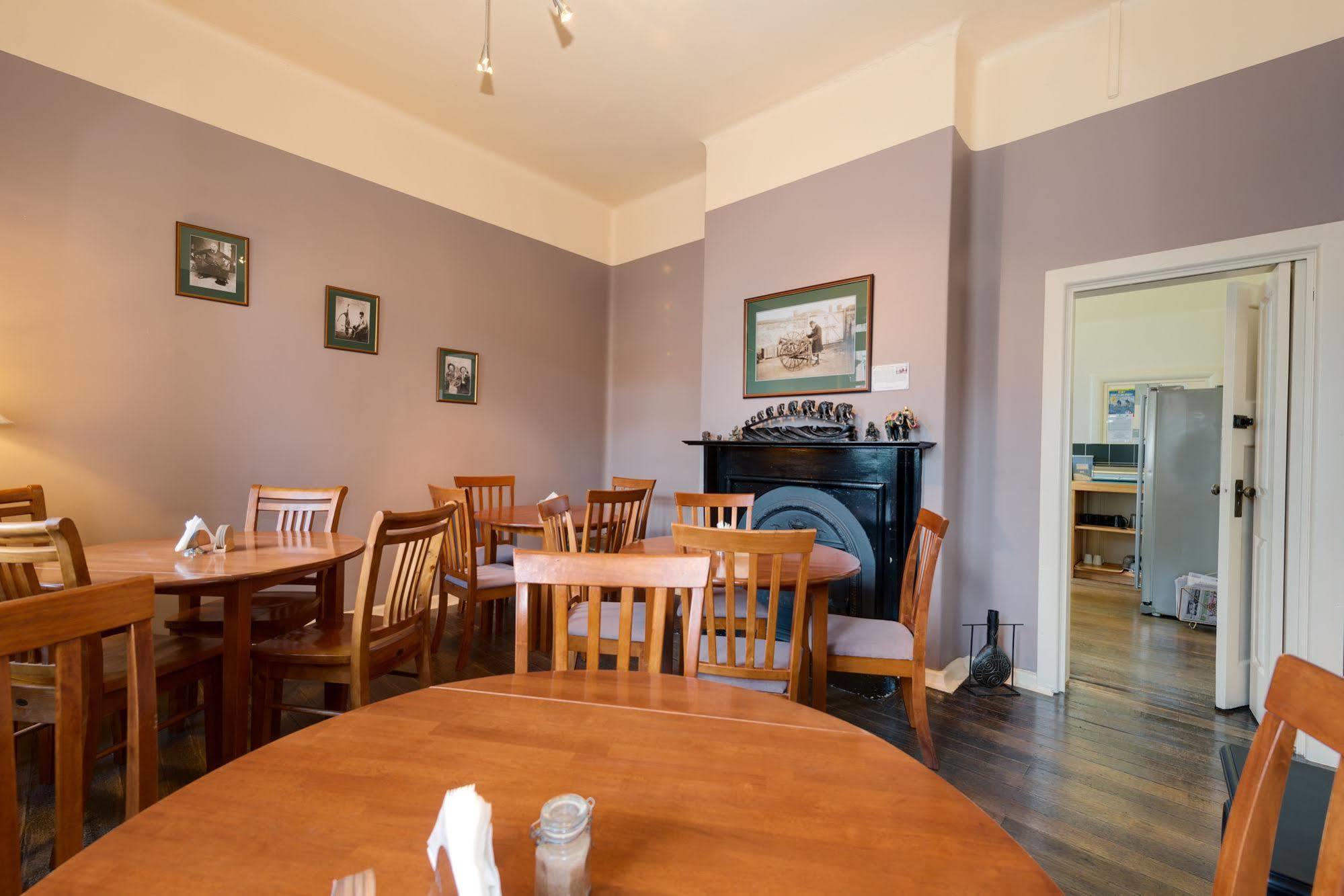 Edinburgh Gallery Bed & Breakfast Hobart Bagian luar foto