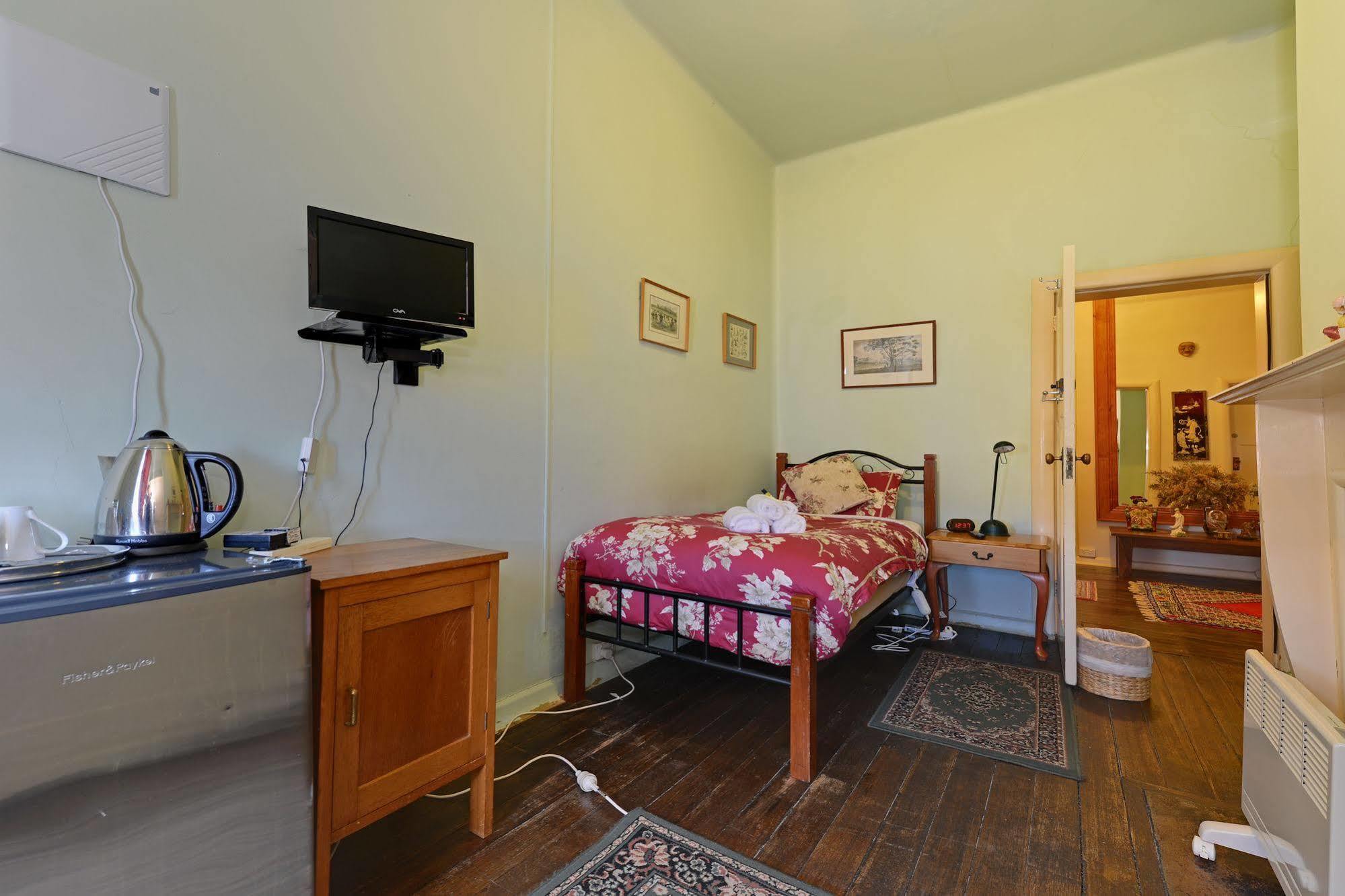 Edinburgh Gallery Bed & Breakfast Hobart Bagian luar foto