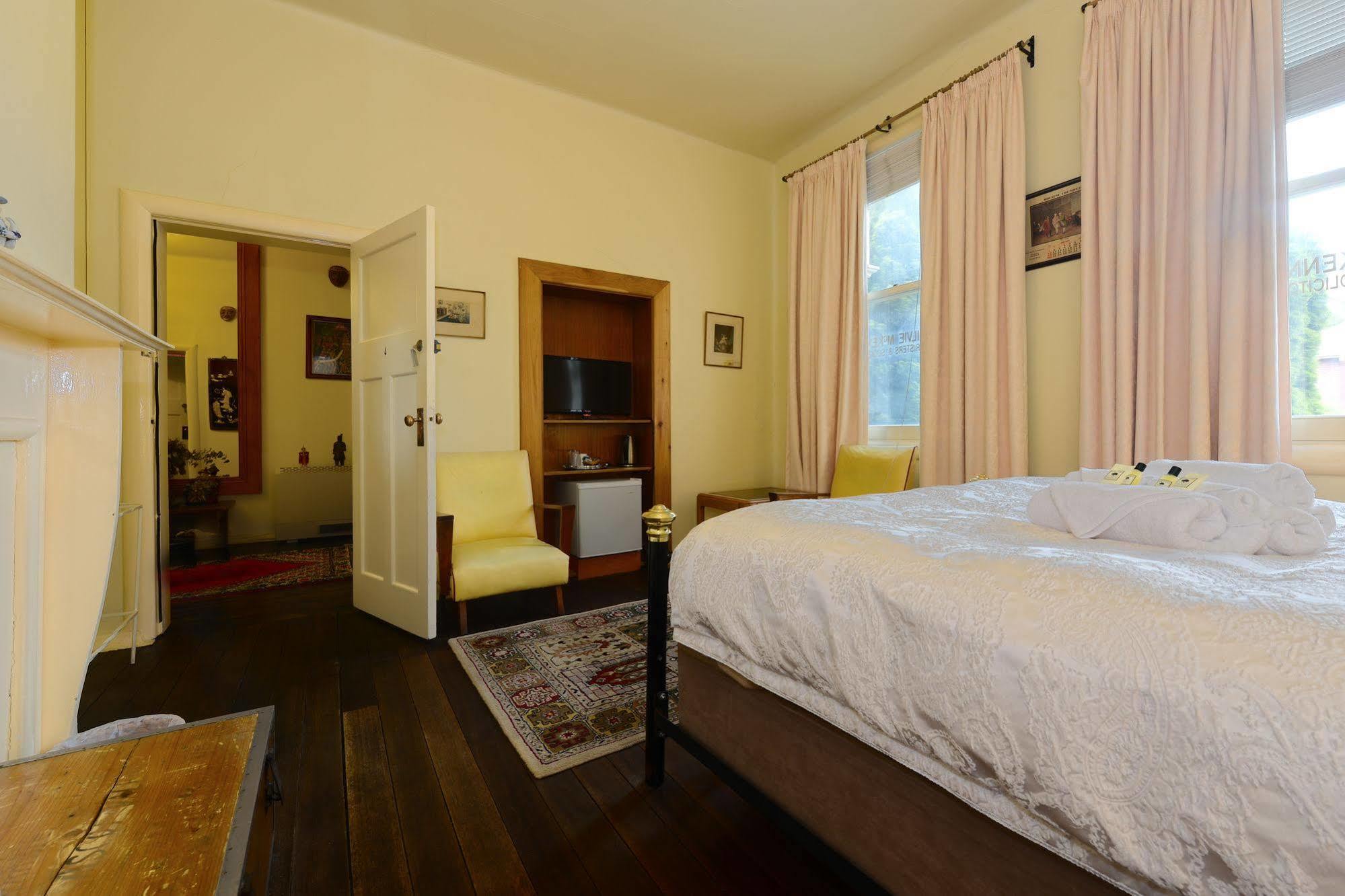 Edinburgh Gallery Bed & Breakfast Hobart Bagian luar foto