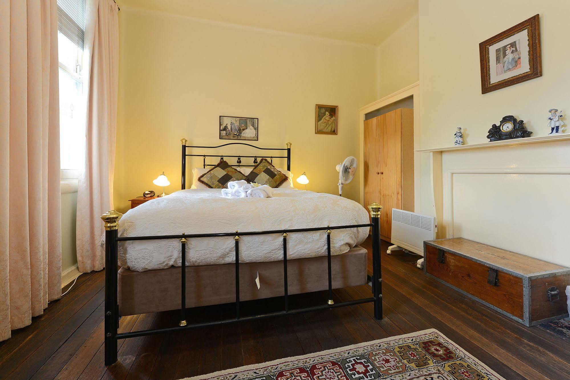 Edinburgh Gallery Bed & Breakfast Hobart Bagian luar foto