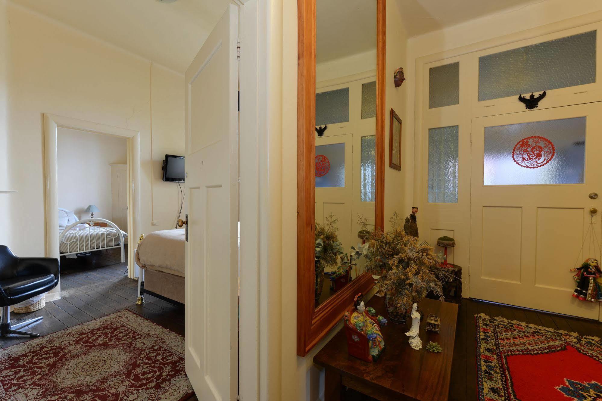 Edinburgh Gallery Bed & Breakfast Hobart Bagian luar foto