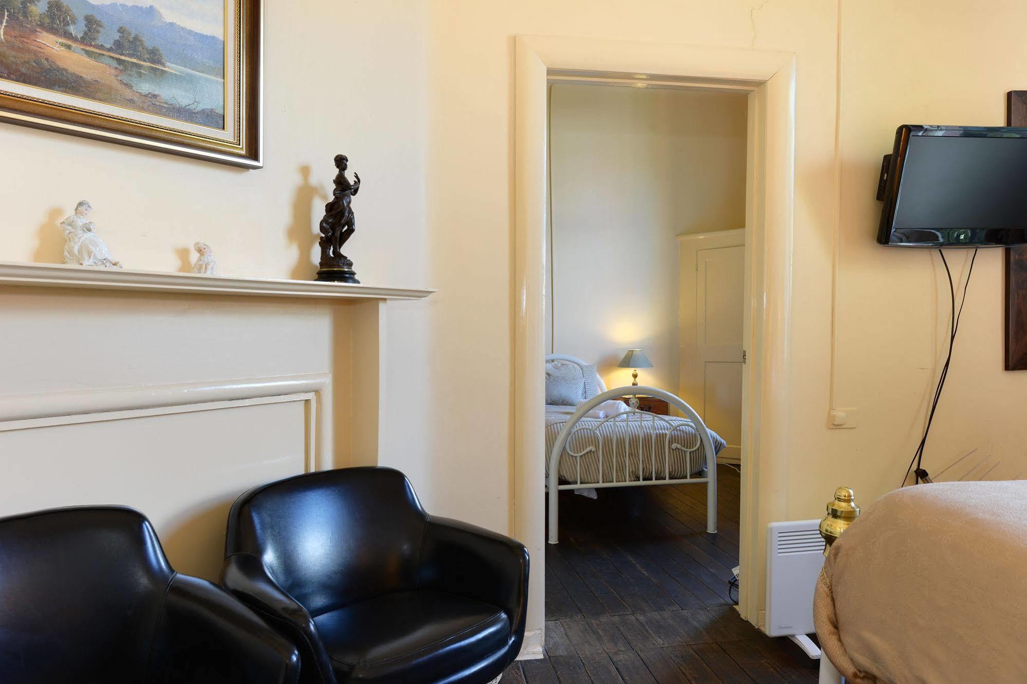 Edinburgh Gallery Bed & Breakfast Hobart Bagian luar foto