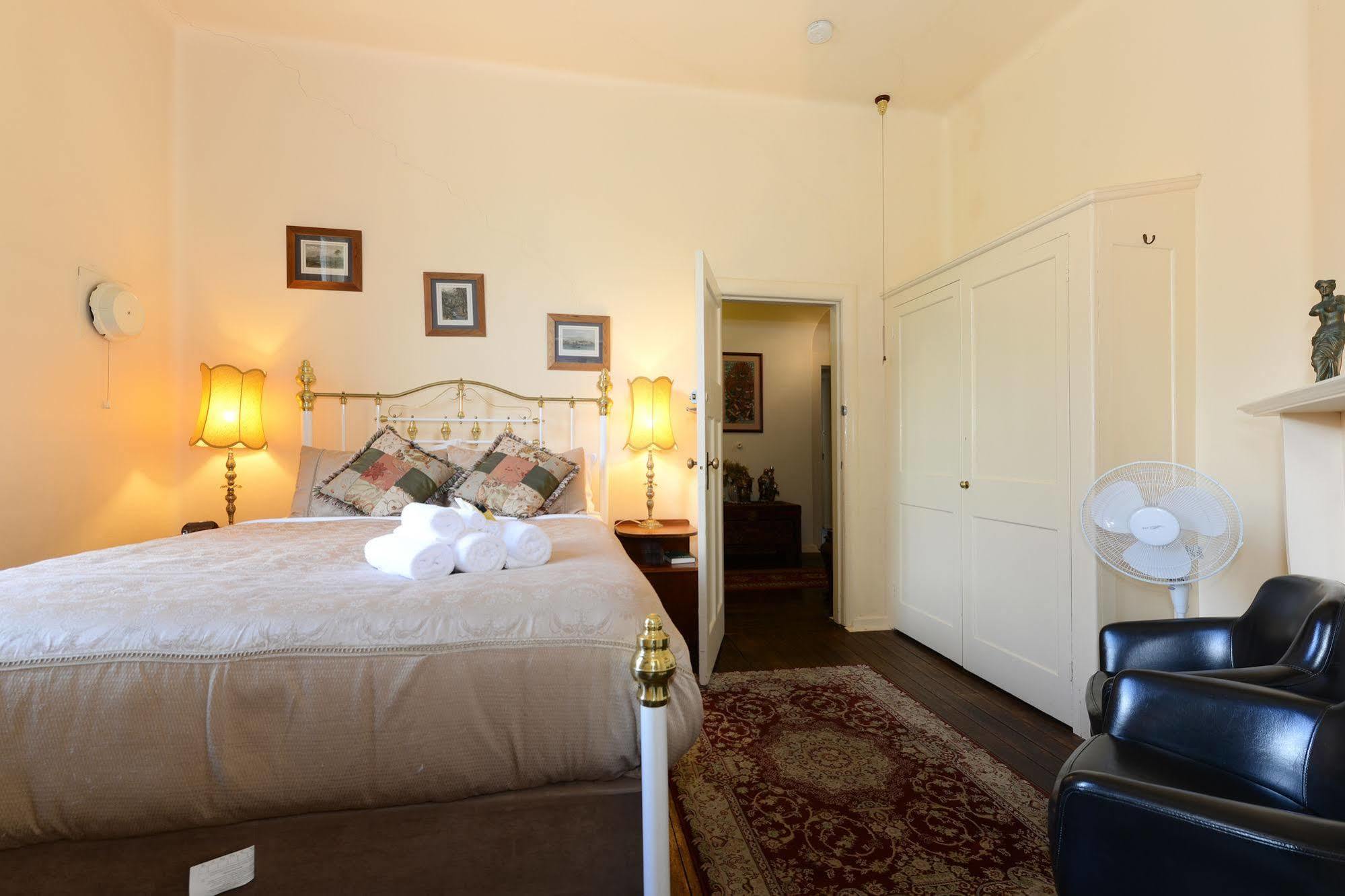 Edinburgh Gallery Bed & Breakfast Hobart Bagian luar foto