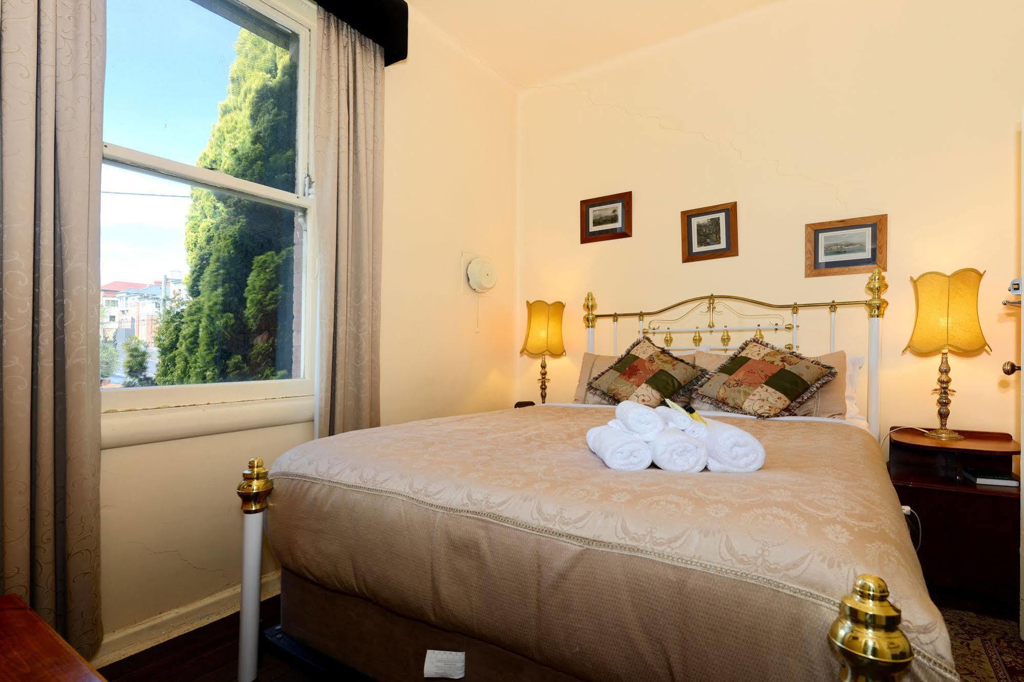 Edinburgh Gallery Bed & Breakfast Hobart Bagian luar foto
