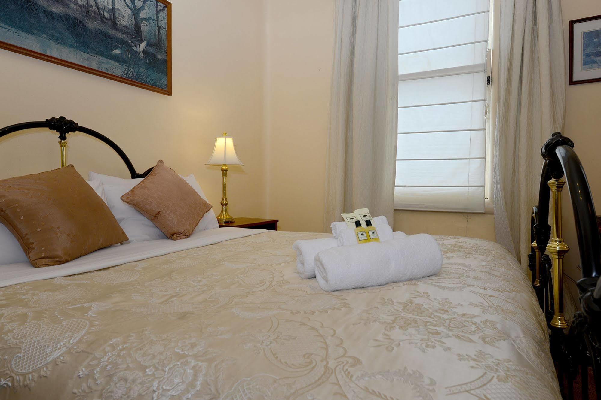 Edinburgh Gallery Bed & Breakfast Hobart Bagian luar foto