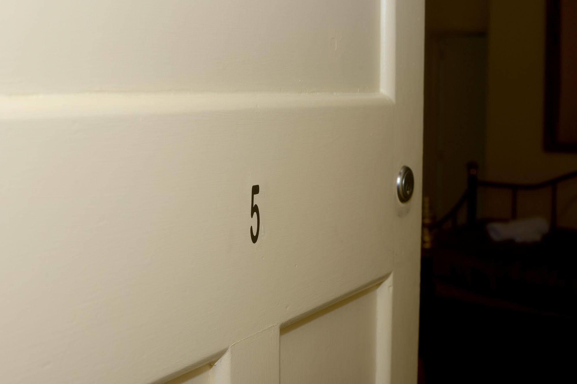 Edinburgh Gallery Bed & Breakfast Hobart Bagian luar foto