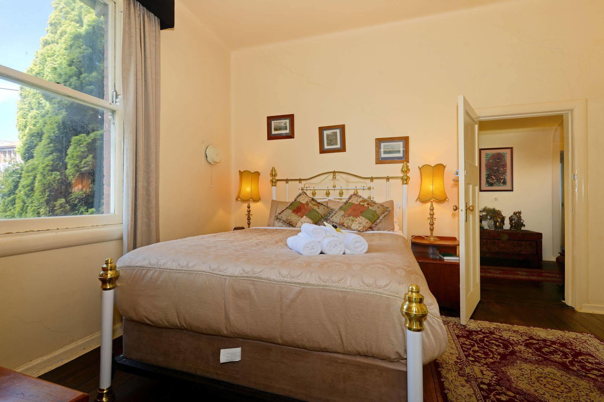 Edinburgh Gallery Bed & Breakfast Hobart Bagian luar foto