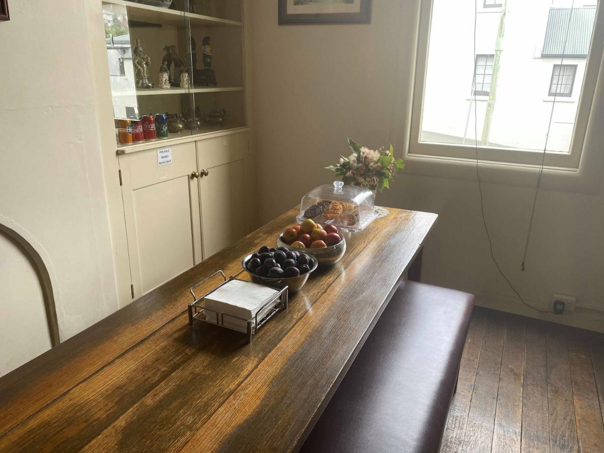 Edinburgh Gallery Bed & Breakfast Hobart Bagian luar foto