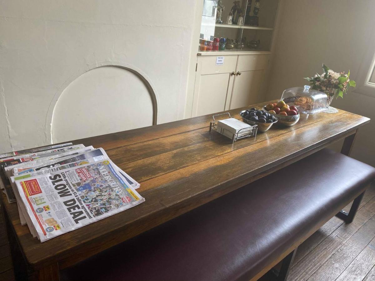 Edinburgh Gallery Bed & Breakfast Hobart Bagian luar foto